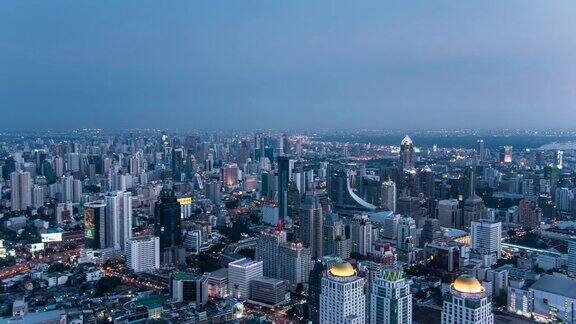 从白天到夜晚的时间延时4K:曼谷市中心的城市景观