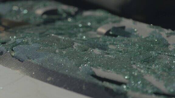 事故后车内玻璃破碎