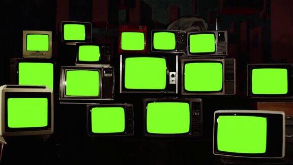 一堆复古电视打开绿色屏幕4K分辨率