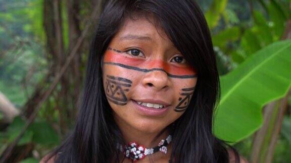 图皮瓜拉尼部落的一位年轻土著妇女的肖像