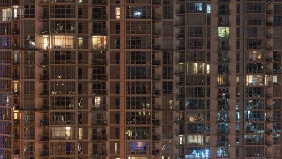 现代市中心公寓的夜晚时光流逝