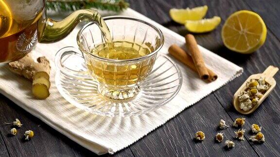 茶加姜柠檬缓慢的运动