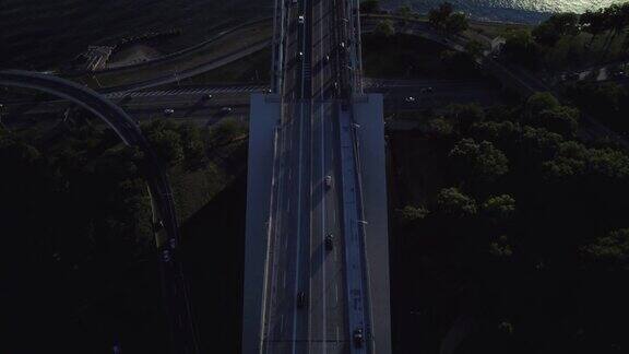 纽约哈德逊河上的维拉萨诺海峡大桥鸟瞰图斯塔顿岛和布鲁克林之间的桥