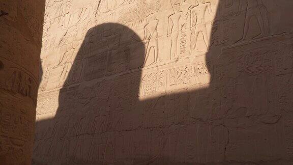 埃及艺术卡纳克神庙建筑群墙上的古埃及象形文字