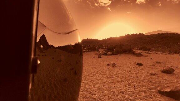 火星漫步女宇航员探索铁锈色沙漠头盔面罩反射
