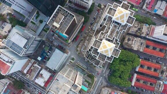 航班飞越吉隆坡城市日落时间交通街道空中俯视图4k马来西亚