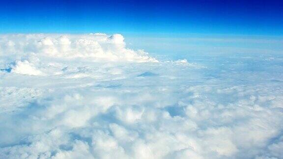 飞越云层