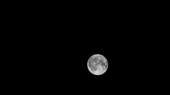 月亮在夜空中移动
