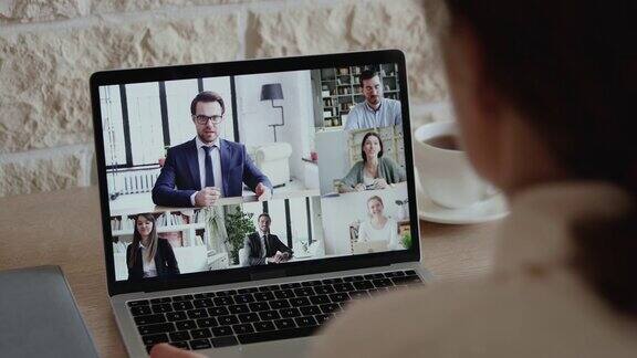 公司员工、同事和老板通过网络摄像头进行虚拟会议