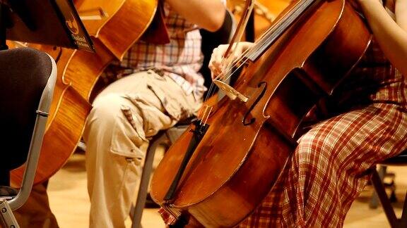 高清:大提琴的球员
