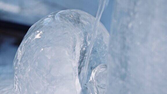 冰冻山泉中的冰雕冬天的细节