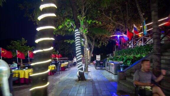 夜晚照亮三亚市大东海海滩餐厅街道步行全景4k时间推移海南岛中国