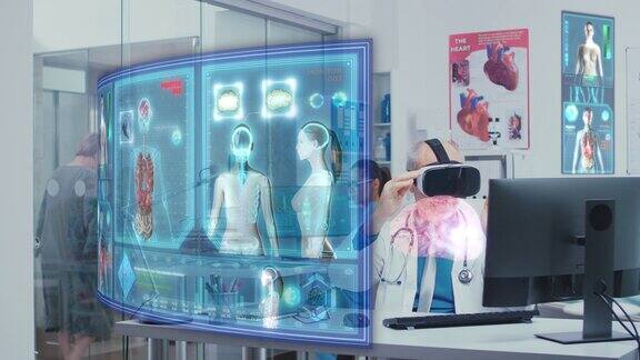 经验丰富的医生使用VR技术分析脑损伤