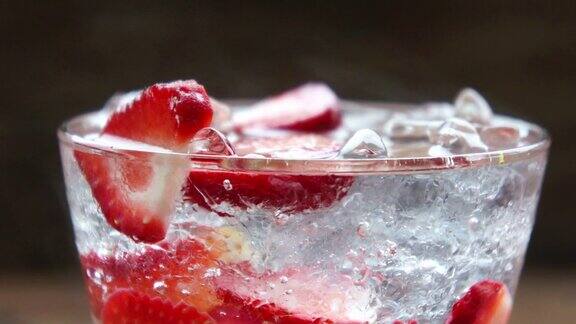 甜饮料草莓汽水冷饮