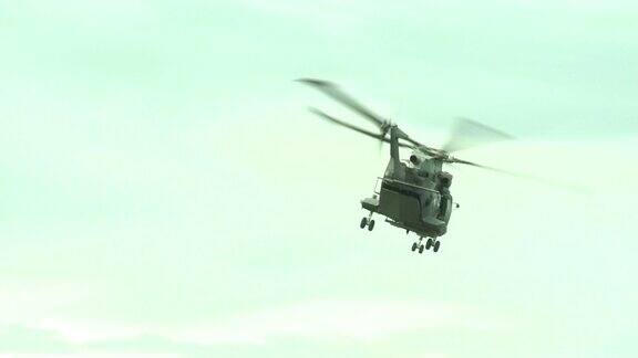 军事教育和训练-救援直升机起飞