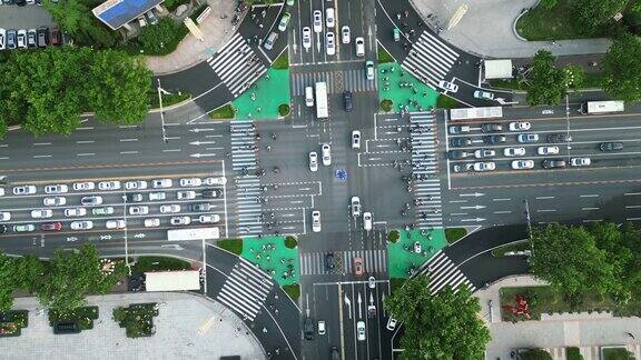俯拍城市十指交叉路口交通拥堵交通车辆