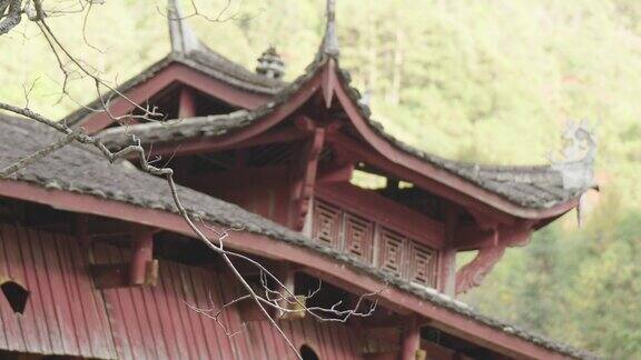 古典韵味：中国传统建筑屋脊细节 