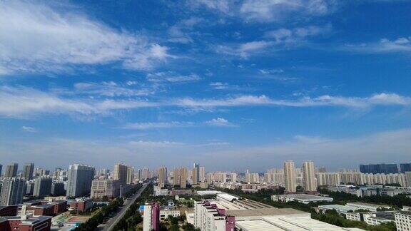 城市上空云层