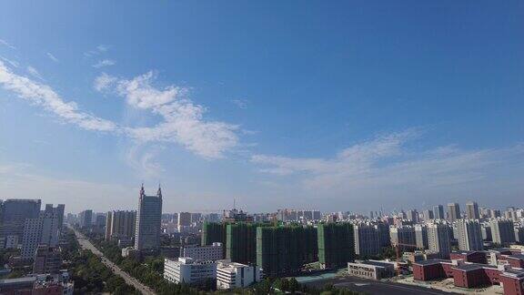 城市上空云层