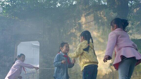 农村小学生跳绳快乐玩耍