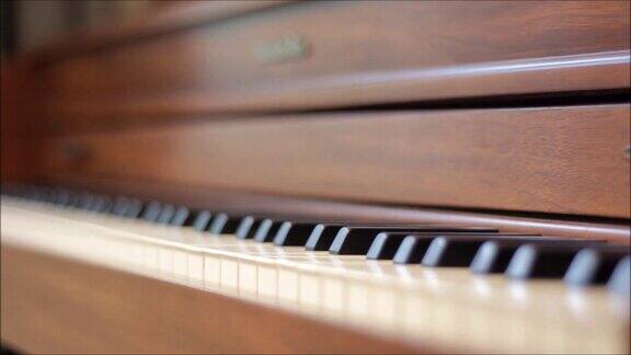 木质唯美钢琴