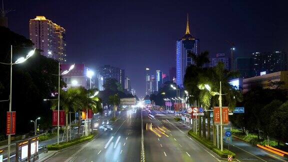 城市夜晚车流光影延时南宁车流南宁民族大道夜晚延时车流延时