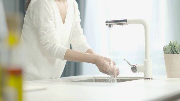 智能厨房洗手池洗手实景拍摄