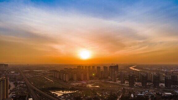 余晖中的城市