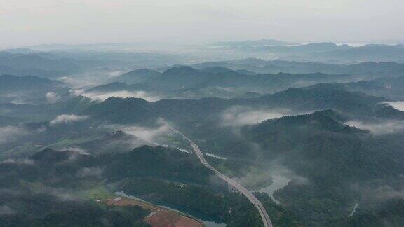 航拍山路