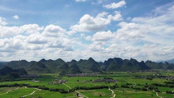 桂林山水田园蓝天白云