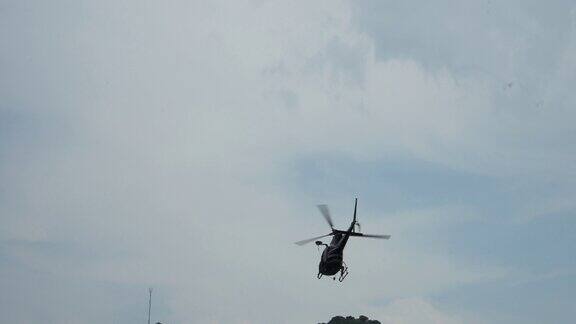直升机起飞特警直升机特警乘坐直升机直升机巡逻直升机起飞表演