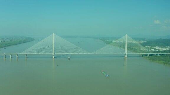 航拍长江上的大桥远景