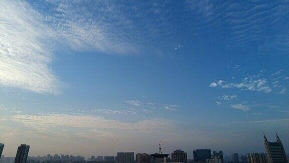 城市上空云层