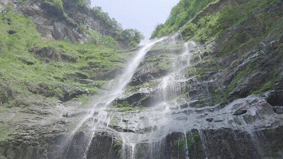 山谷瀑布水流实拍