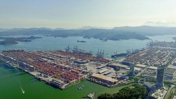  盐田港码头国际贸易集装箱