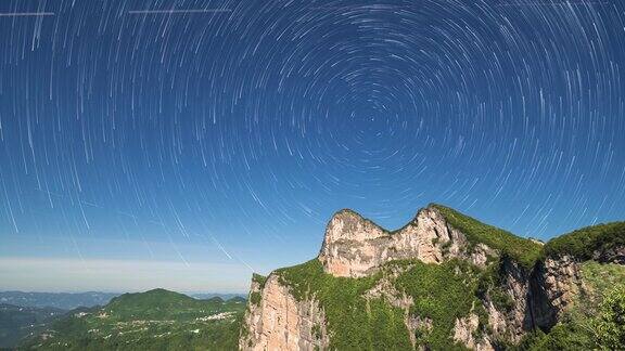 4k山顶星空星轨延时