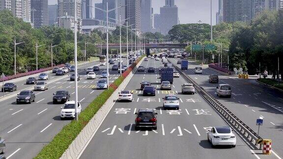 繁忙的车辆道路路况顺畅