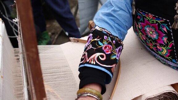 织造艺术：传统手工织作流程