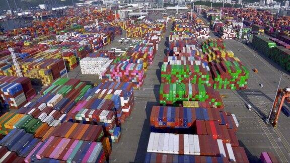 码头货轮装卸集装箱货车装卸集装箱「单镜」