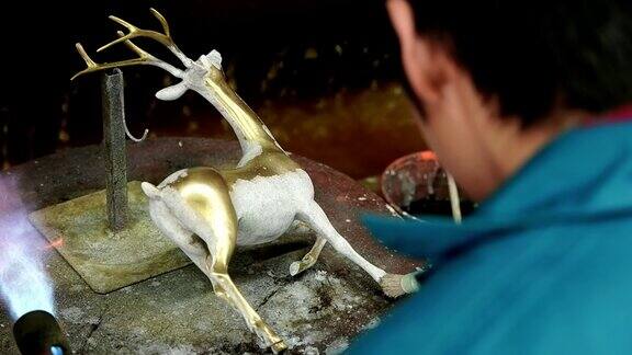 传统工艺：精雕细琢的铜鹿制作过程