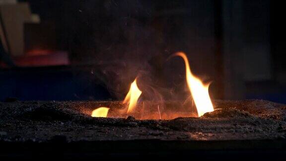 锻造之火：古老铸铁技术的炽焰
