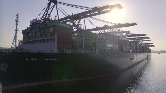 盐田港口码头航拍货轮集装箱装卸「单镜」
