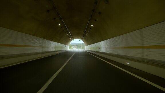 高速隧道穿梭
