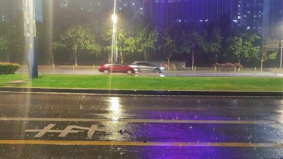 城市暴雨夜景交通实拍