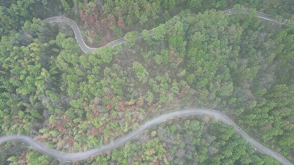 大山蜿蜒盘山公路航拍