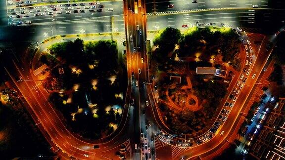 俯拍城市夜景交通