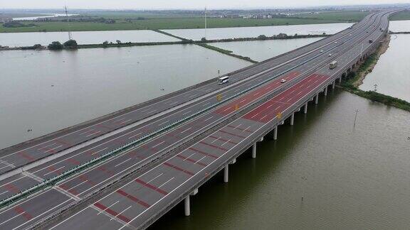 鄱阳湖跨湖高速繁忙车流航拍「单镜」