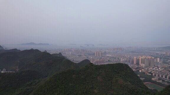 航拍广西柳州城市清晨迷雾