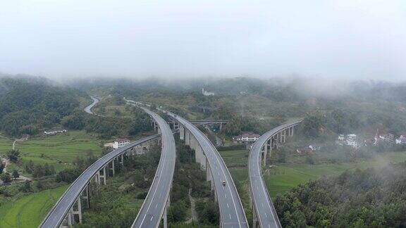 江西高架高速公路山川云海车流风景「单镜」