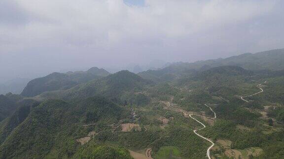 航拍高山山顶风光